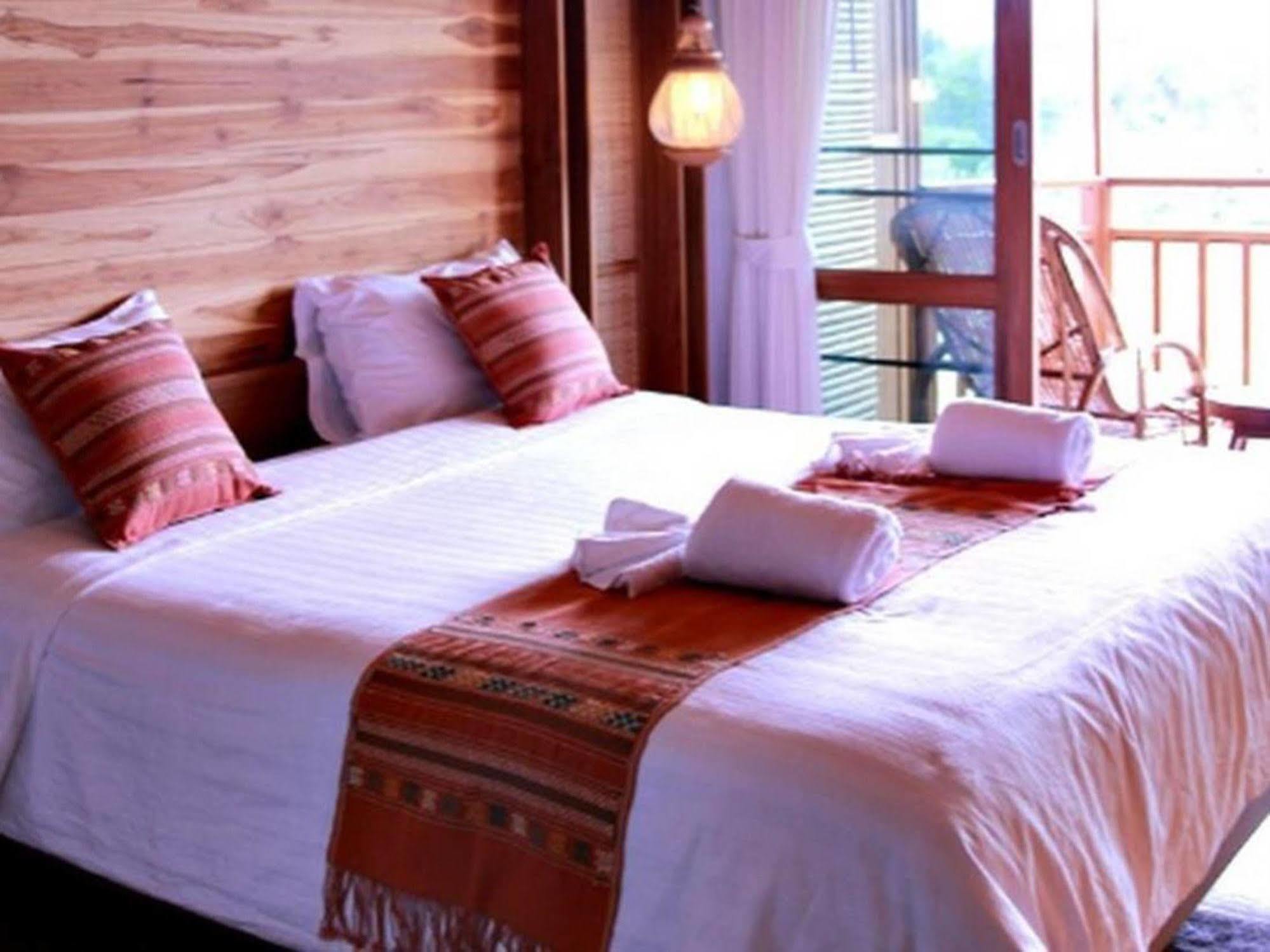 River Bank Resort Meszariang Kültér fotó