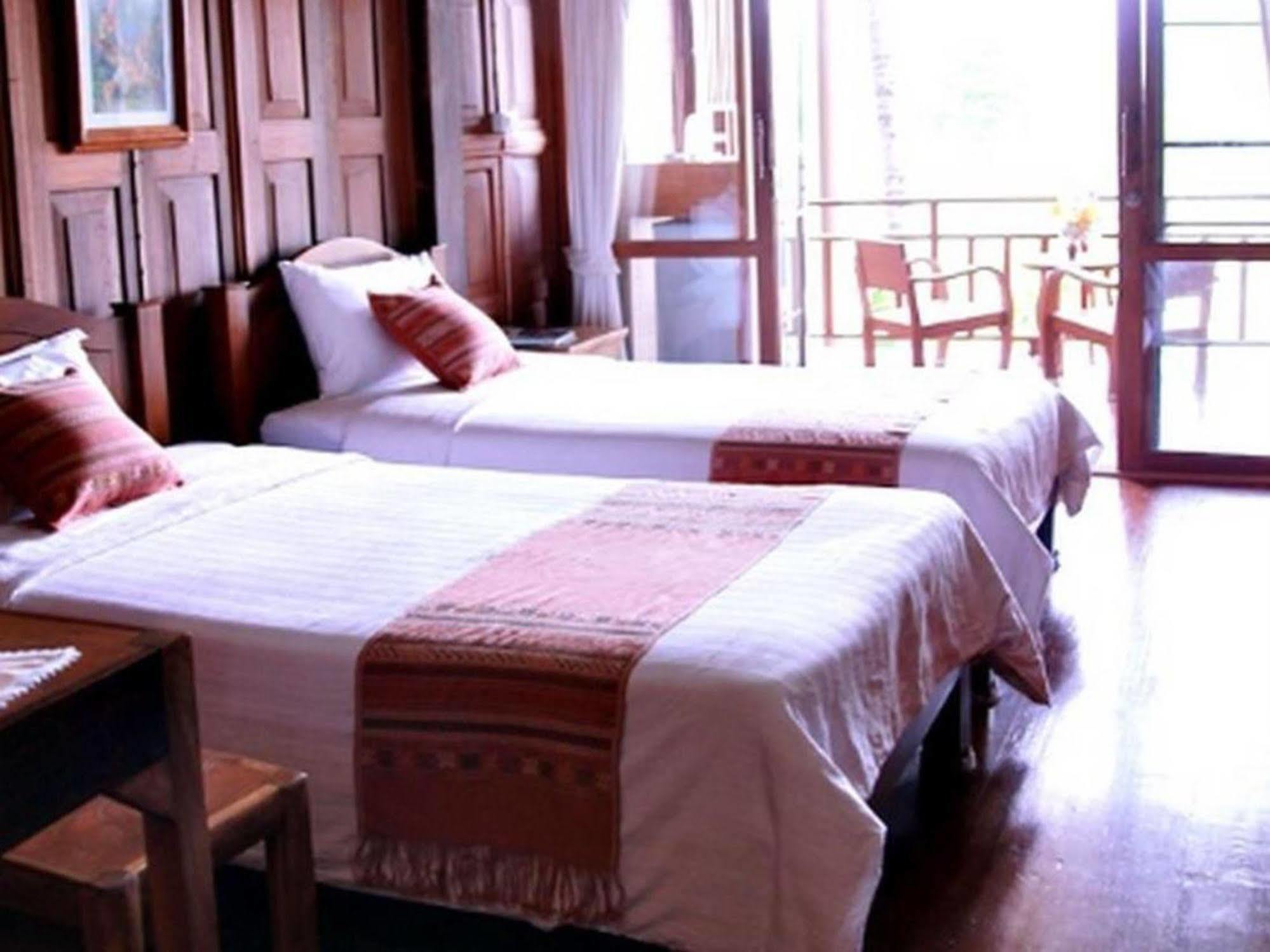 River Bank Resort Meszariang Kültér fotó