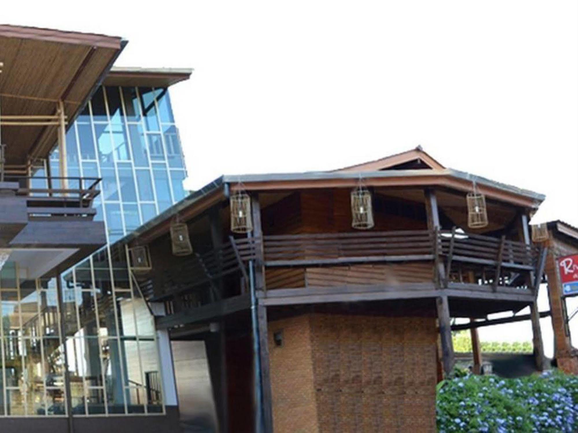 River Bank Resort Meszariang Kültér fotó